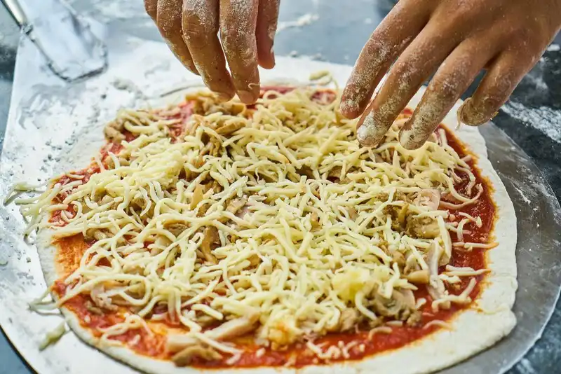 tips for selecting the right surgical gloves for food handling 1650472226 3225