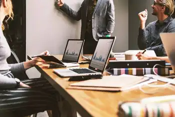 Tracking Time Effectively- The Best HR Time Tracking Software