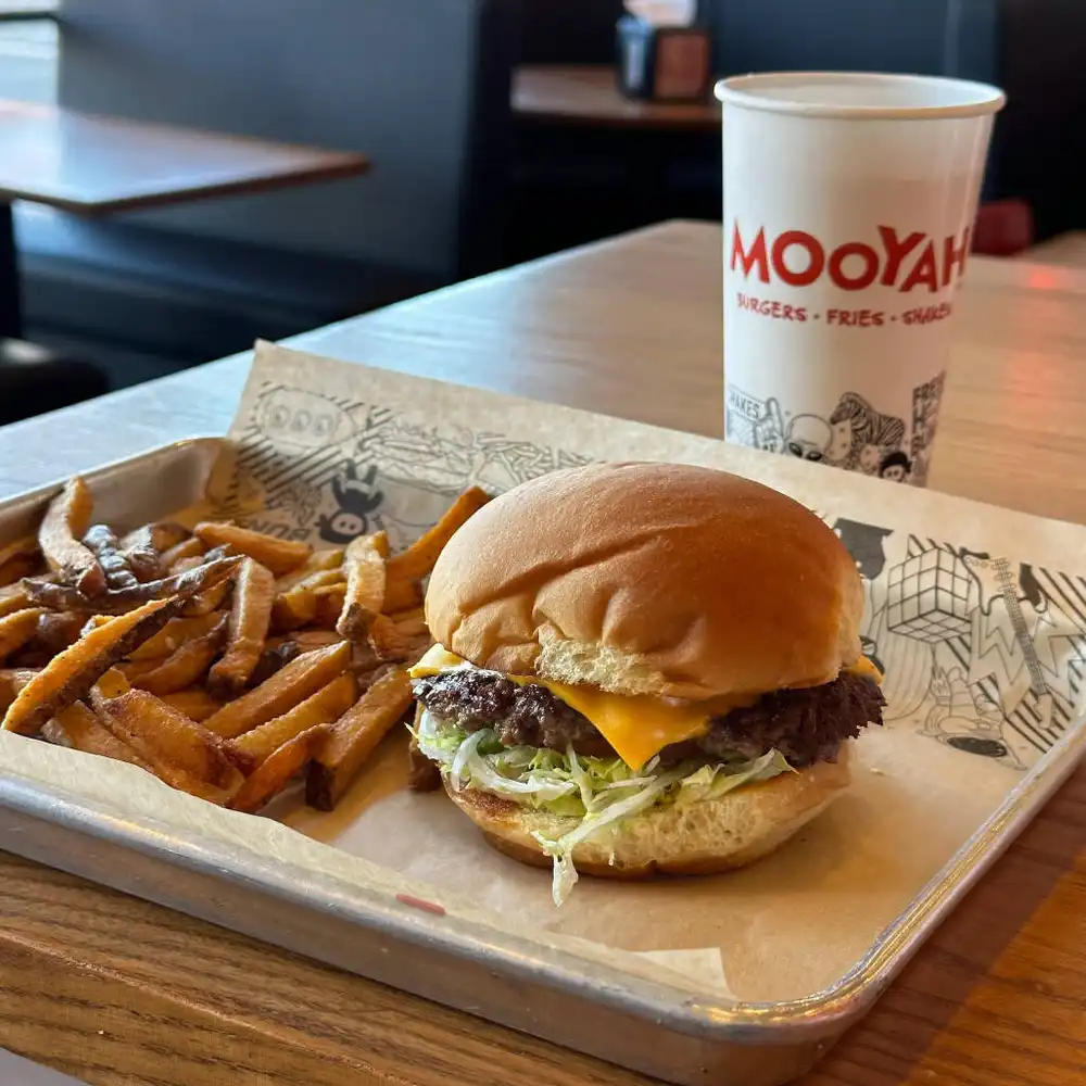 mooyah img
